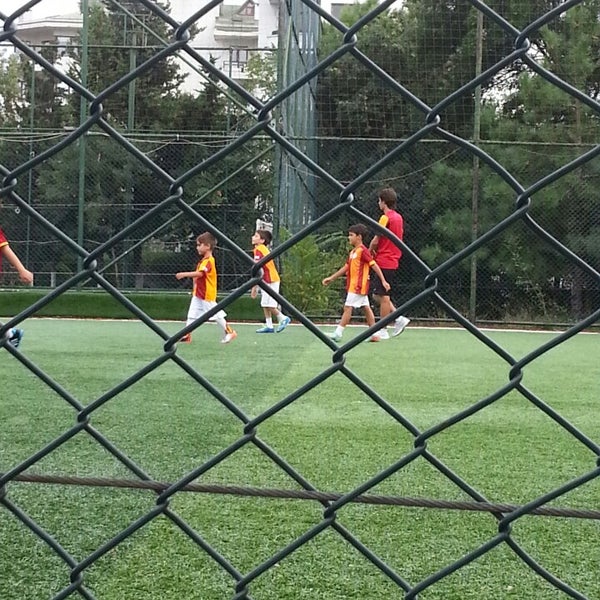 Photo taken at Etiler Galatasaray Futbol Okulu by Pınar A. on 8/7/2014