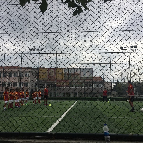Photo taken at Etiler Galatasaray Futbol Okulu by Pınar A. on 9/16/2017