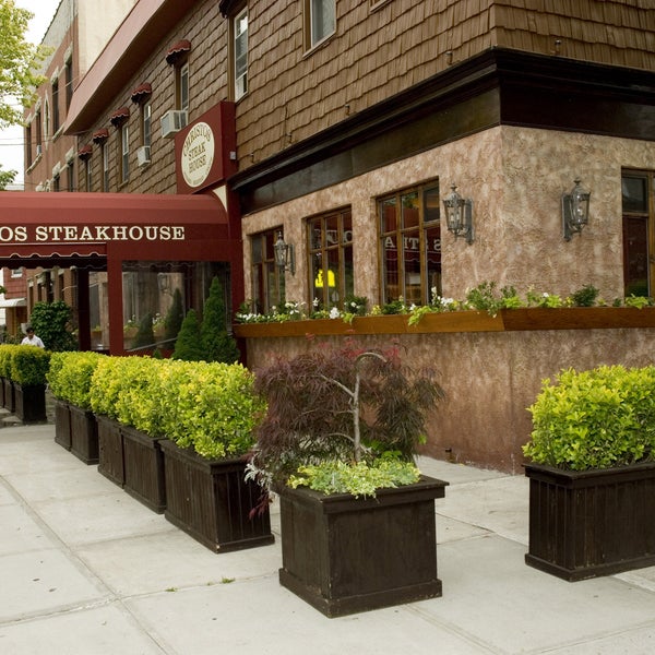รูปภาพถ่ายที่ Christos Steakhouse โดย Christos Steakhouse เมื่อ 9/24/2014