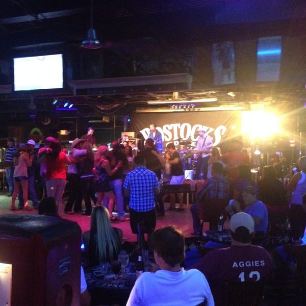 9/8/2013 tarihinde Sean P.ziyaretçi tarafından Bostocks Billiards &amp; Bar'de çekilen fotoğraf