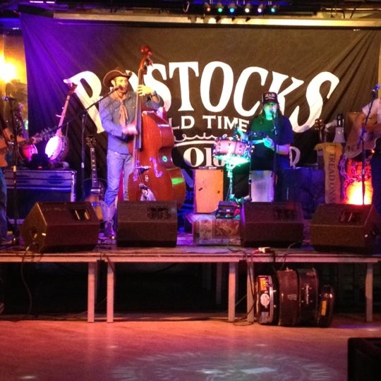 Photo prise au Bostocks Billiards &amp; Bar par Sean P. le10/27/2012