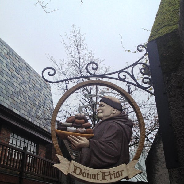 3/24/2013에 Chelsea H.님이 Donut Friar에서 찍은 사진