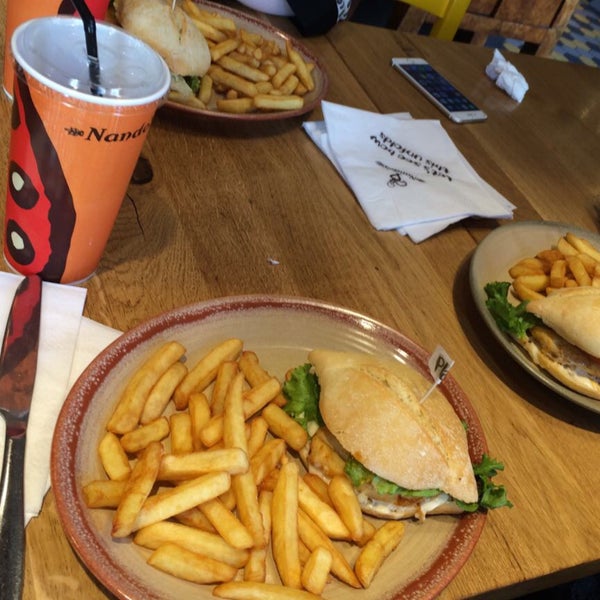 Photo taken at Nando&#39;s by 💫BeTüL on 10/30/2016