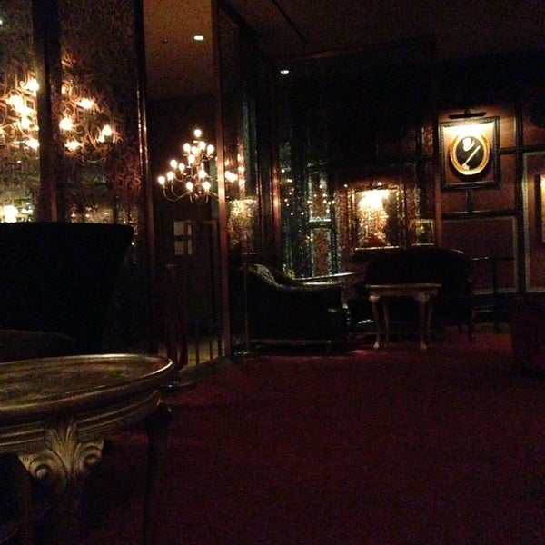 Foto tirada no(a) Crimson Lounge por Cynthia B. em 1/5/2013
