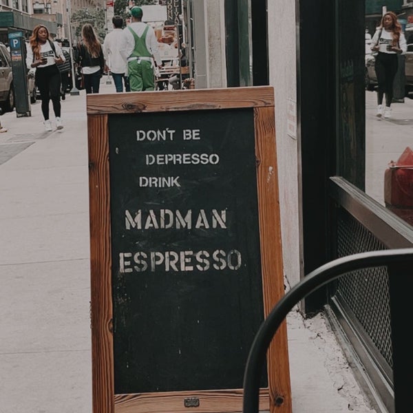 รูปภาพถ่ายที่ Madman Espresso โดย JL เมื่อ 10/9/2021