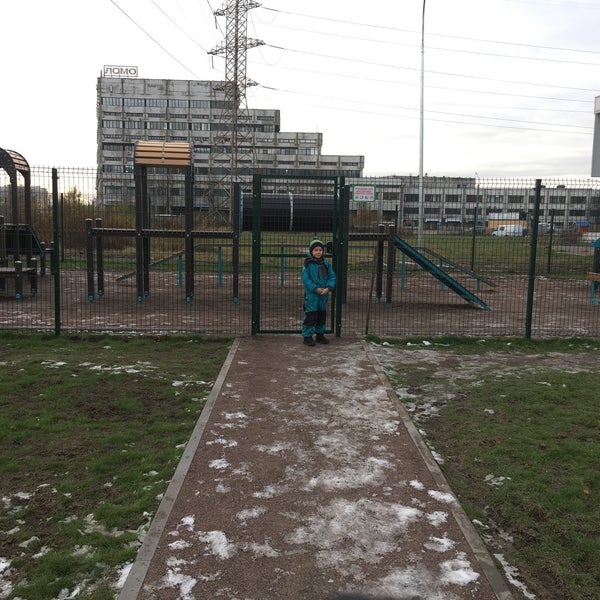 Собачья площадка в полюстровском парке. Площадки для выгула собак спб. Площадка для выгула собак москва. Площадка для выгула собак. Площадки для выгула собак спб.