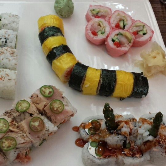 Foto diambil di Blue Sushi Sake Grill oleh Jill S. pada 6/14/2014