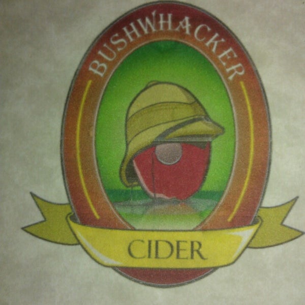 รูปภาพถ่ายที่ Bushwhacker Cider โดย Sylvan T. เมื่อ 6/8/2013