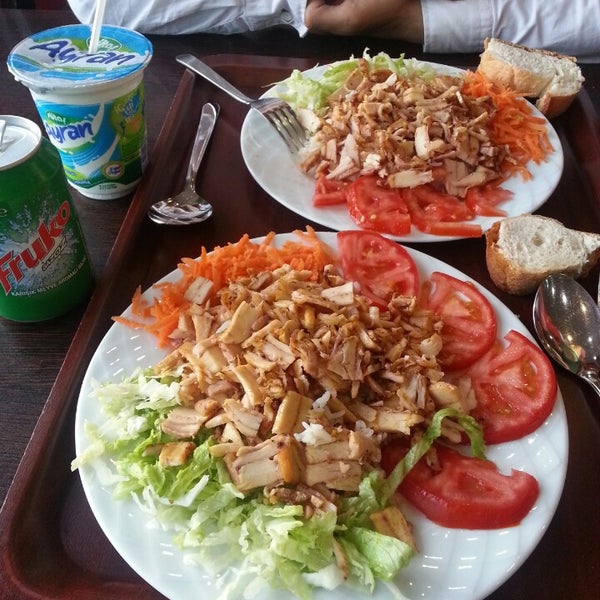 Foto diambil di Karaelmas Oyun Salonu Restaurant&amp;Cafe oleh Mustafa G. pada 5/26/2014