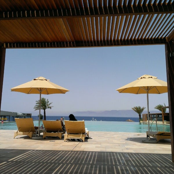 Foto tirada no(a) Radisson Blu Tala Bay Resort por Julien G. em 5/31/2013