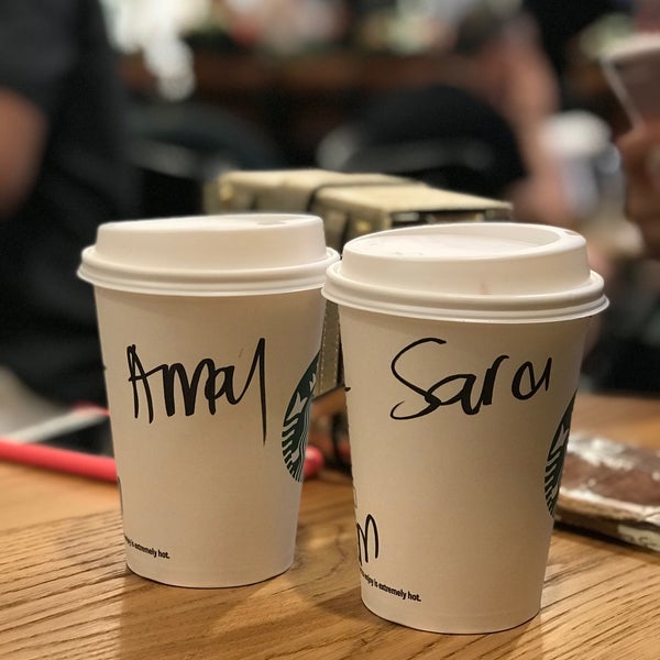 Photo prise au Starbucks par 𝕊 le8/16/2018