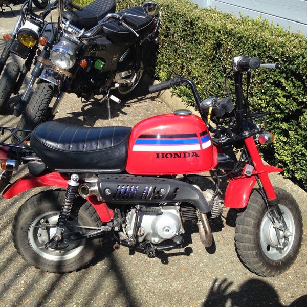 Corky's Scooter En Dax Shop Motorcycle Dealership