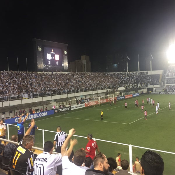 Photo taken at Estádio Urbano Caldeira (Vila Belmiro) by Caio C. on 4/25/2018