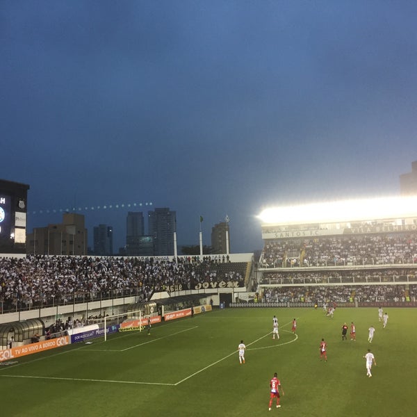 8/25/2018 tarihinde Caio C.ziyaretçi tarafından Estádio Urbano Caldeira (Vila Belmiro)'de çekilen fotoğraf