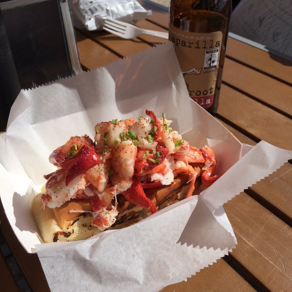 Das Foto wurde bei Quincy`s Original Lobster Rolls - Cape May von Patrick W. am 10/18/2015 aufgenommen