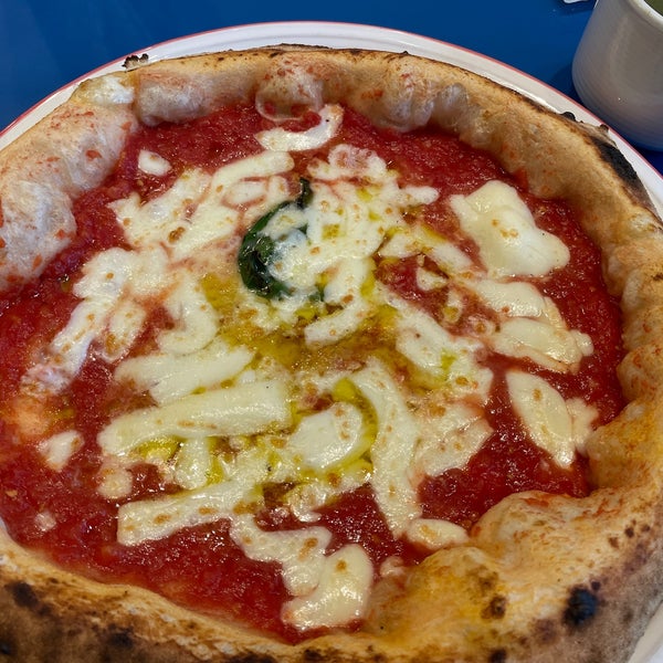 Снимок сделан в Pizzeria da peppe Napoli Sta&#39;ca пользователем Fuyuhiko T. 2/8/2023