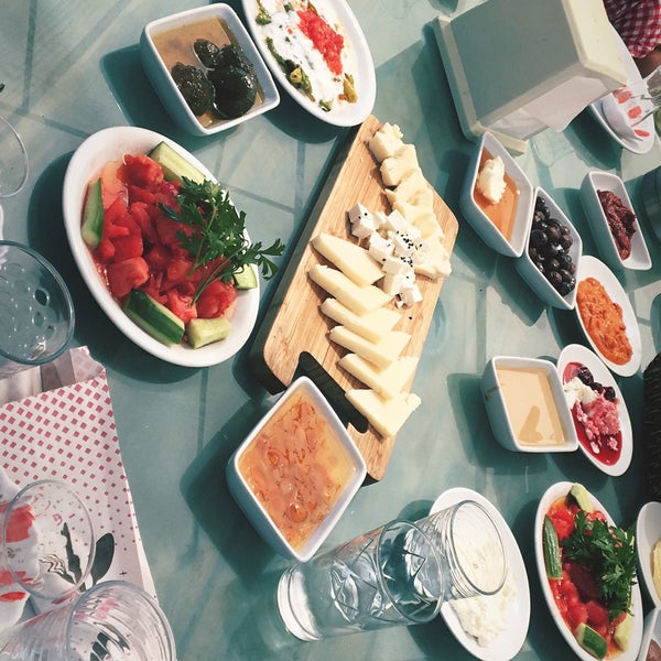 Foto tomada en Saklıgöl Restaurant &amp; Cafe  por Vehab Ş. el 8/15/2019