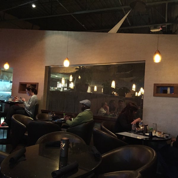 Photo prise au Wild Ginger par Carl N. le3/26/2015