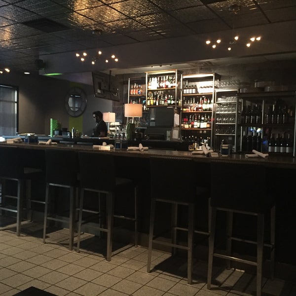 Foto scattata a Switch Restaurant &amp; Wine Bar da Carl N. il 12/1/2015