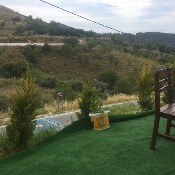 Foto scattata a Yorgo Restoran&amp;Wine house da Tuğçe S. il 6/26/2018