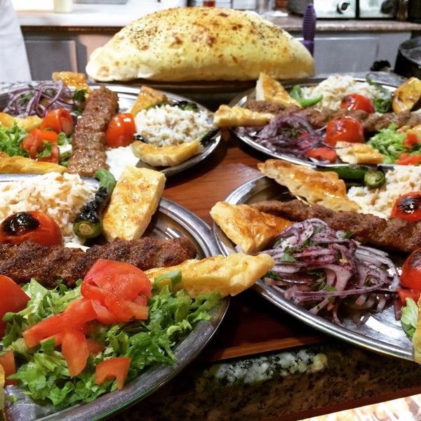 รูปภาพถ่ายที่ ALIR Cafe | Restaurant โดย Ali A. เมื่อ 4/21/2015