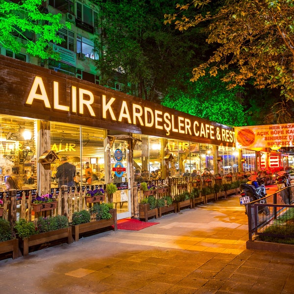 Foto tirada no(a) ALIR Cafe | Restaurant por Ali A. em 5/29/2016