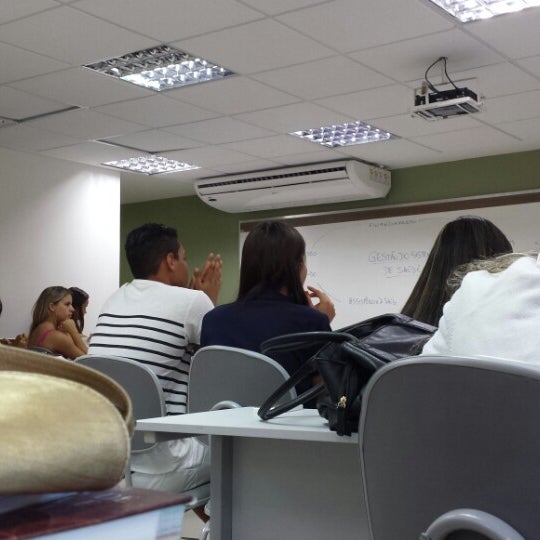 Photo taken at Faculdade Ruy Barbosa - Campus Paralela by Lélia G. on 2/27/2015