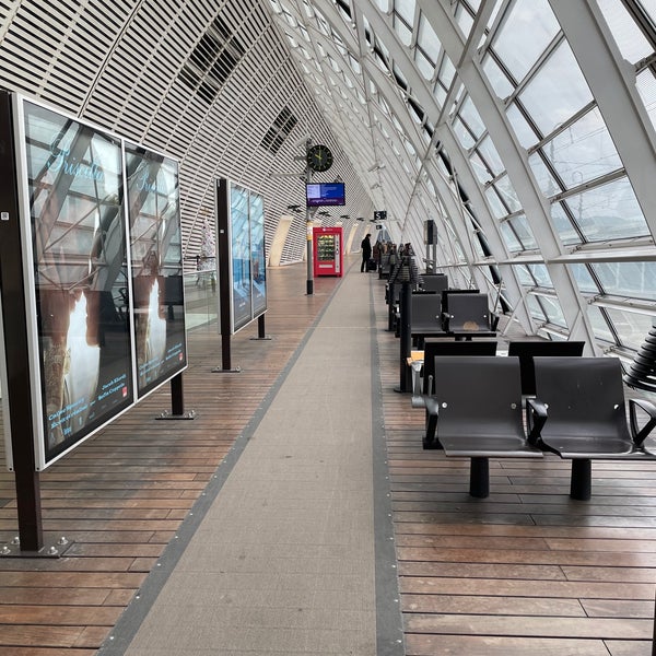 Foto diambil di Gare SNCF d&#39;Avignon TGV oleh Tyna R. pada 1/2/2024