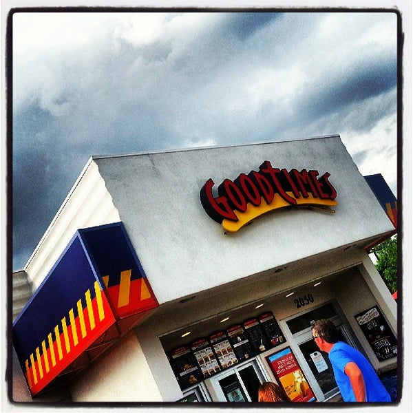 รูปภาพถ่ายที่ Good Times Burgers &amp; Frozen Custard โดย HTEDance เมื่อ 7/6/2013