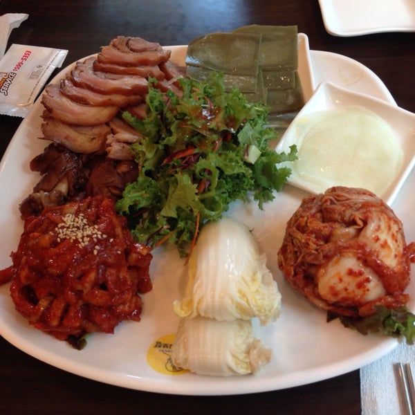 Чокпаль. Ресторан cihan в москве на арбате. Ресторан удивительной подачи. Кафе где подают давида. Модерн туалет ресторан.