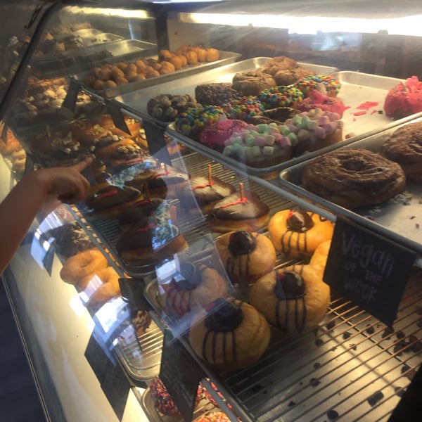 8/5/2017 tarihinde Caroll G.ziyaretçi tarafından Zombee Donuts'de çekilen fotoğraf