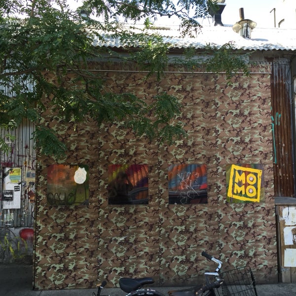 So camouflaged that it took me quite long to actually find it. Sushi was fresh, service was quick, beer was cold. An ideal lunch in Bushwick...