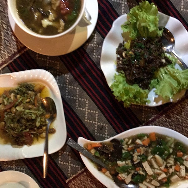 This was a big surprise. Most likely the best food we had in Bagan area. Watch out for the chilli level though - Sonton Shan soup was burning (but amazing). Great bean paste salad and Mapo tofu.