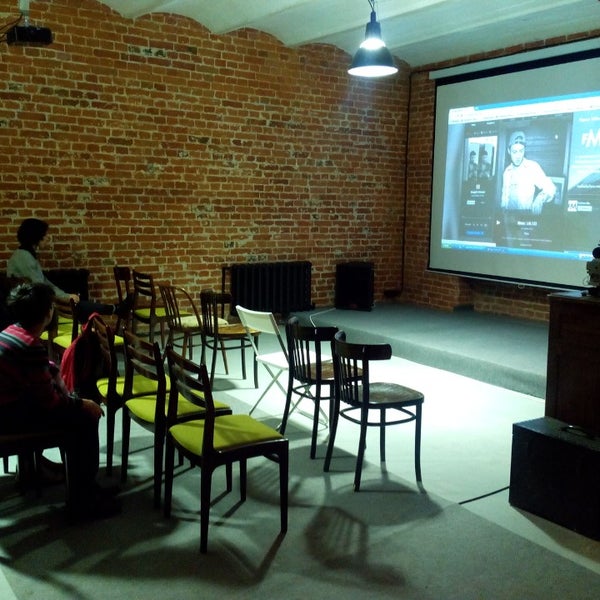 รูปภาพถ่ายที่ Coworking &amp; Time Cafe Tsiolkovsky โดย Matvey Z. เมื่อ 11/3/2013