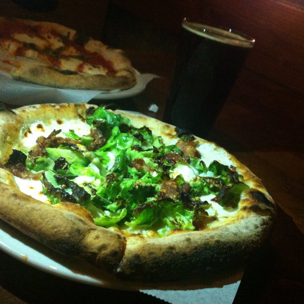 12/6/2014にValentino H.がPitfire Pizzaで撮った写真