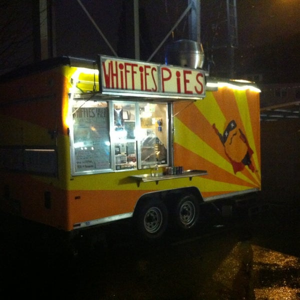 12/20/2012 tarihinde Valentino H.ziyaretçi tarafından Whiffies Fried Pies'de çekilen fotoğraf