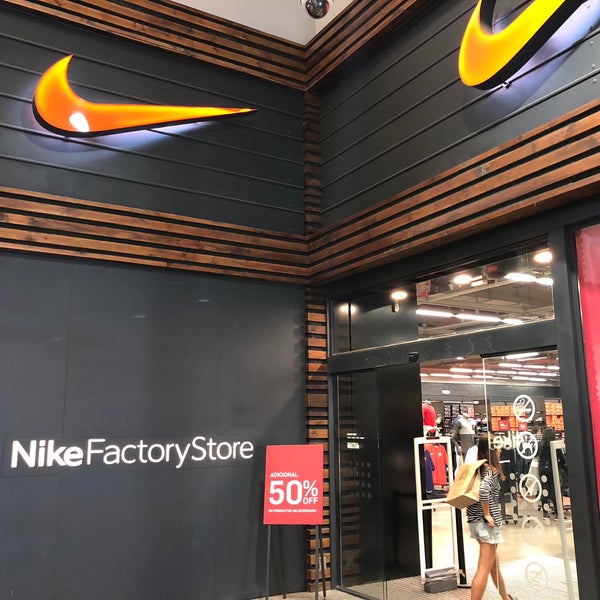 Nike Factory Store - Quilicura - 22 tips