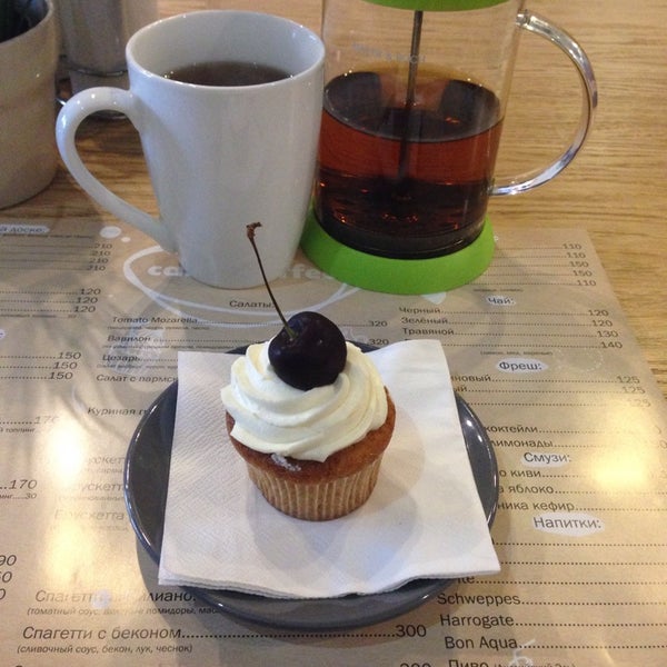 7/29/2014 tarihinde Elena D.ziyaretçi tarafından Cake &amp; Coffee'de çekilen fotoğraf