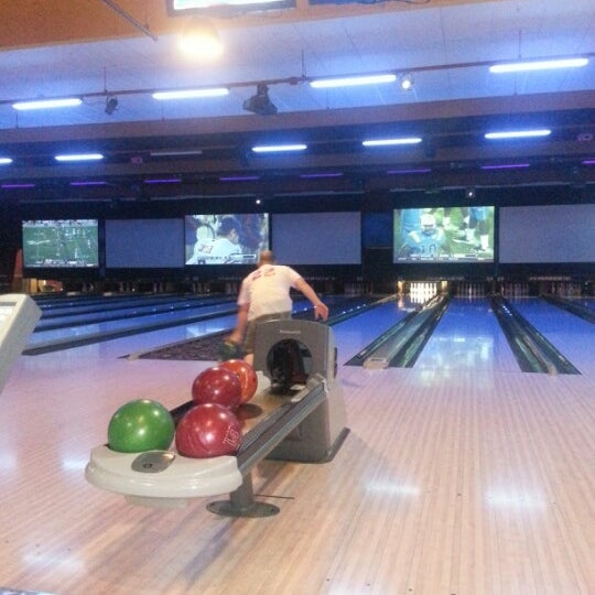 Das Foto wurde bei Sempeck&#39;s Bowling &amp; Entertainment von ᴡ S. am 9/14/2012 aufgenommen