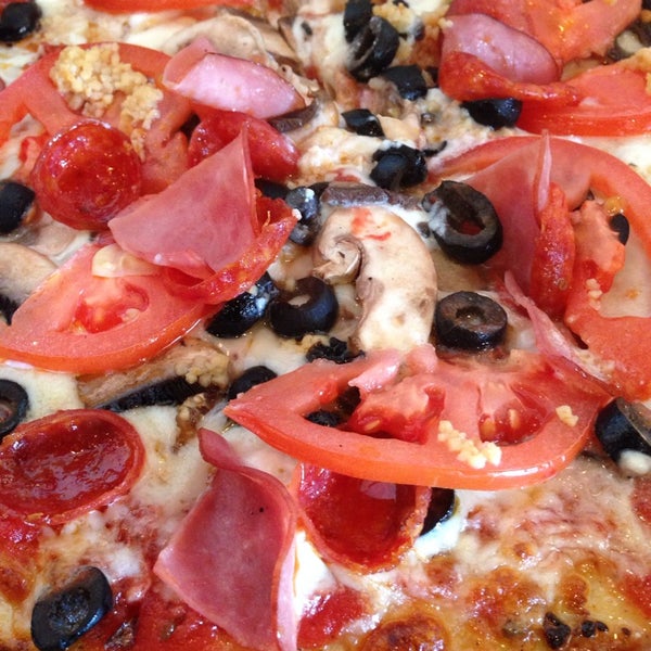 Das Foto wurde bei Pieology Pizzeria von Jeff E. am 7/20/2014 aufgenommen