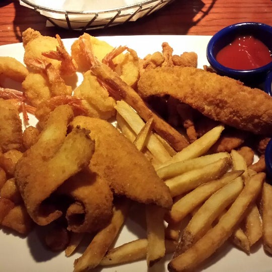 Photo taken at Red Lobster by @neotsn on 12/27/2013