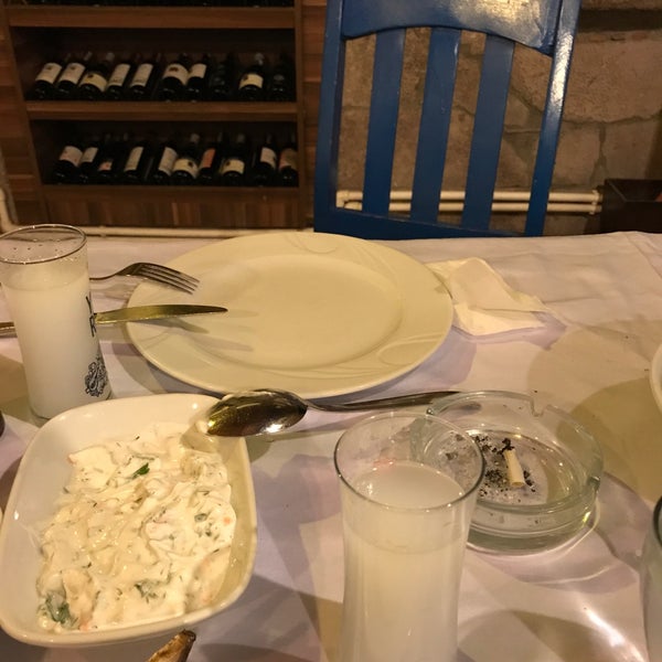 Das Foto wurde bei Assos Yıldız Balık Restaurant von Çağlar B. am 12/16/2017 aufgenommen