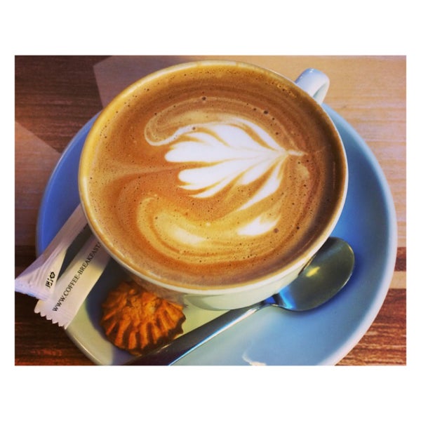 รูปภาพถ่ายที่ The Coffee &amp; Breakfast โดย Eugenia ❄️ S. เมื่อ 8/13/2015
