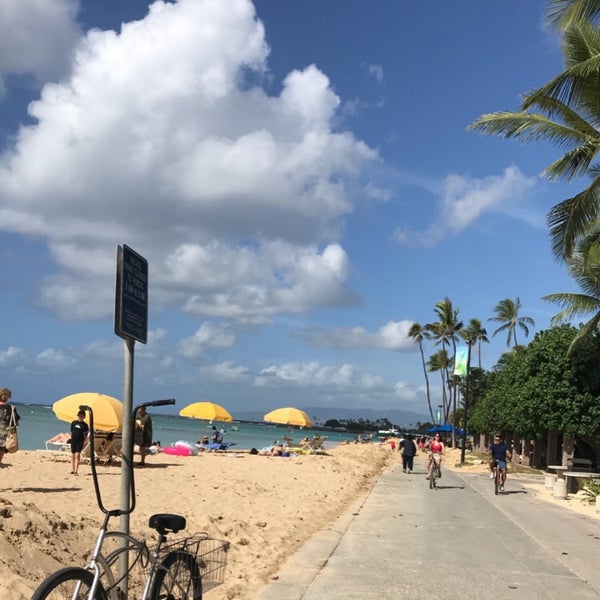 Photo taken at Outrigger Reef Waikiki Beach Resort by أروى on 11/29/2019