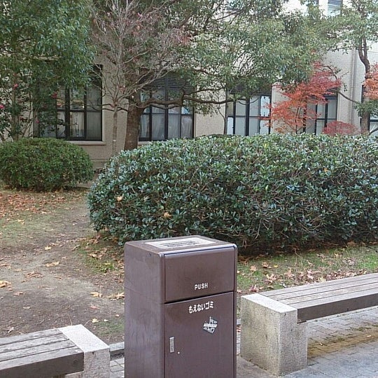 神戸三田キャンパス 4号館裏喫煙所 Smoking Space Kobe Sanda Campus 沢谷161