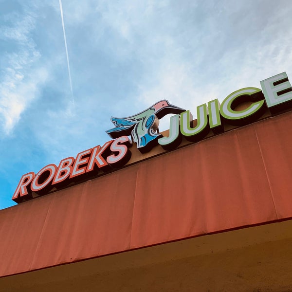 รูปภาพถ่ายที่ Robeks Fresh Juices &amp; Smoothies โดย David H. เมื่อ 1/2/2020
