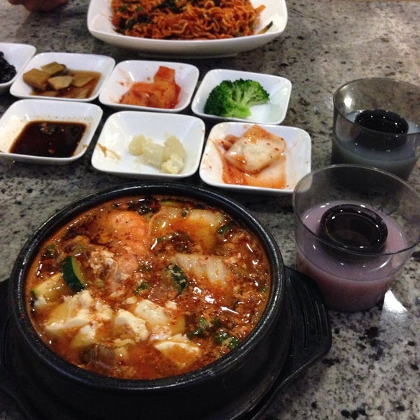 Снимок сделан в Burnt Rice Korean Restaurant пользователем Tina N. 10/21/2013