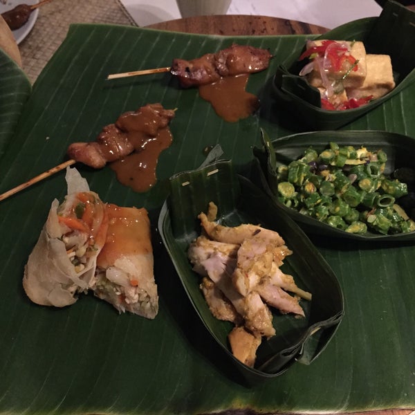 Indonesian tapas are worth trying to discover many specialities in one meal. 6 pieces for 2 pers is good even if it is only small bites