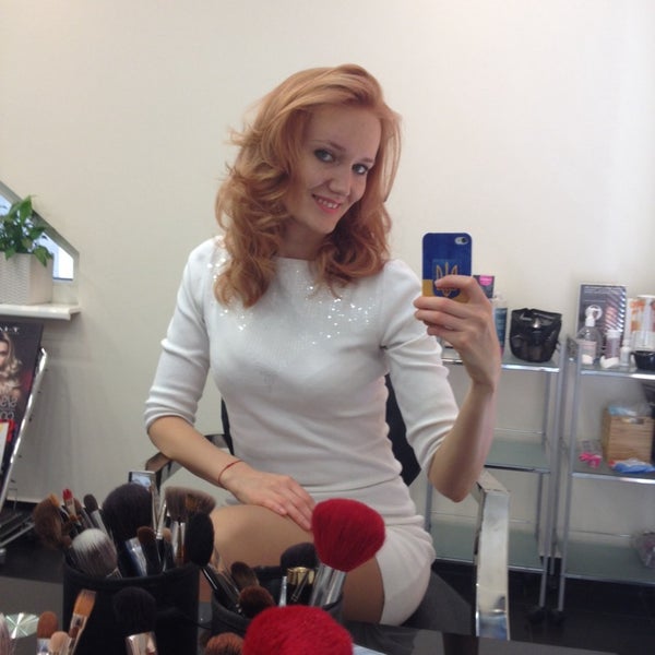 4/25/2014 tarihinde Nataliya V.ziyaretçi tarafından Vladimir Tarasyuk Hair Studio'de çekilen fotoğraf