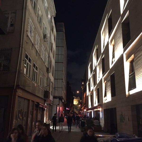 Das Foto wurde bei Bun&amp;Bar İstanbul - Karaköy von Abdurrahman K. am 10/14/2016 aufgenommen
